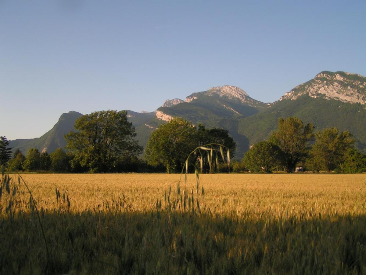 Les Champs Dores Noyarey Luaran gambar